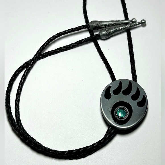 Southwestern Design Faux Turquoise Bear Claw Bolo Tie Silver Tone Black Enamel - Picture 4 of 9